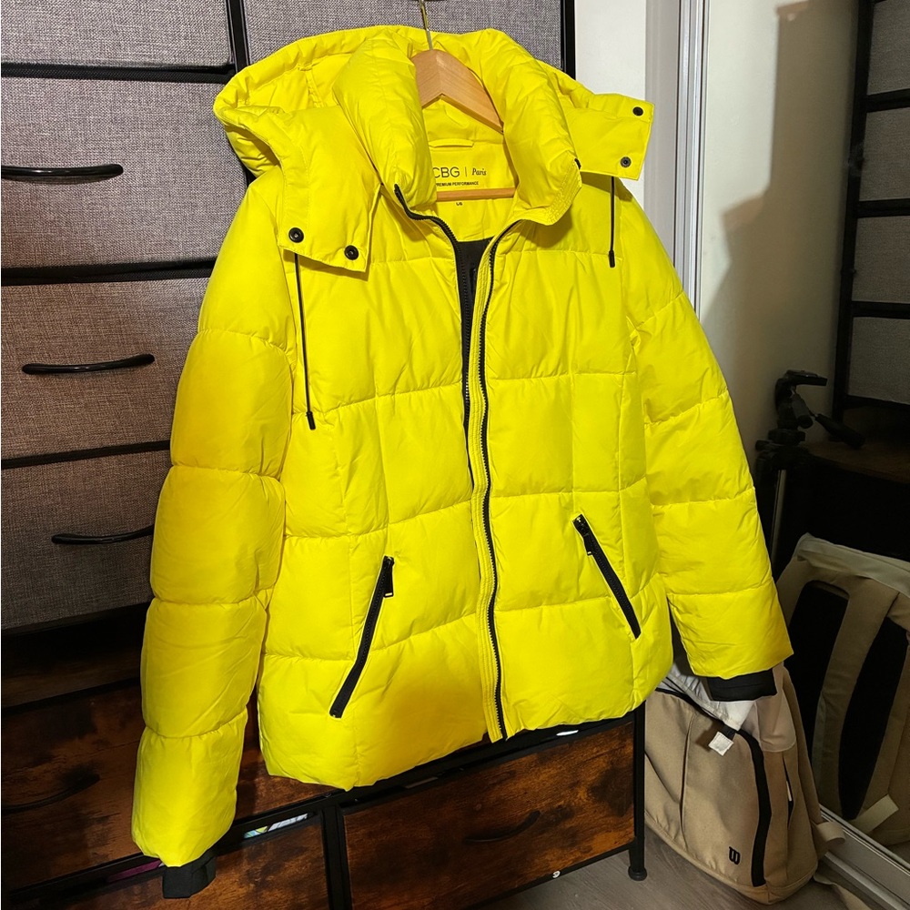 BCBG Bright Lemon Cloud Puffer Jacket Size L